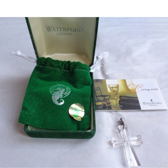 Waterford crystal cross pendant from 1995 in original case with brochure & bag - Picture 14 of 14